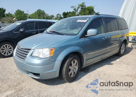 2010 Chrysler Town & Country Touring из США, поврежденный, VIN 2A4RR5DX7AR230038